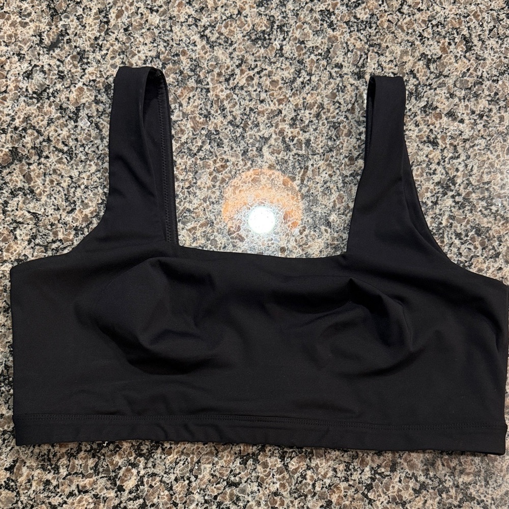 YITTY Black sports bra